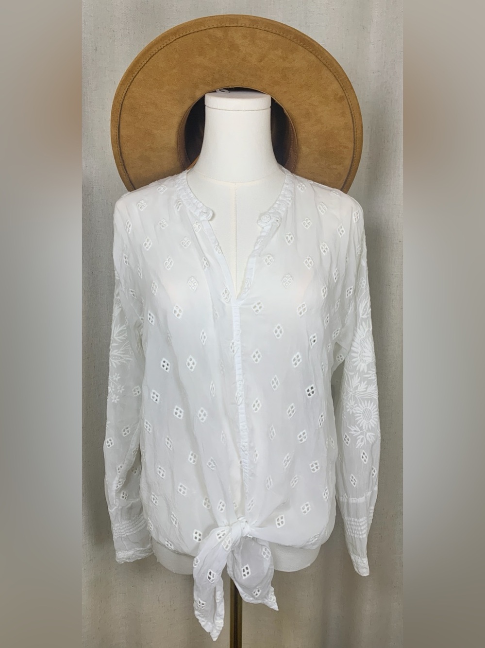 Johnny Was Embroidered White Eyelet Tunic Blouse Boho Floral Tie Front Size S